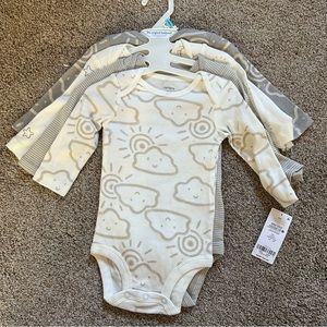 4 pk neutral bodysuits - 6 month - NWT